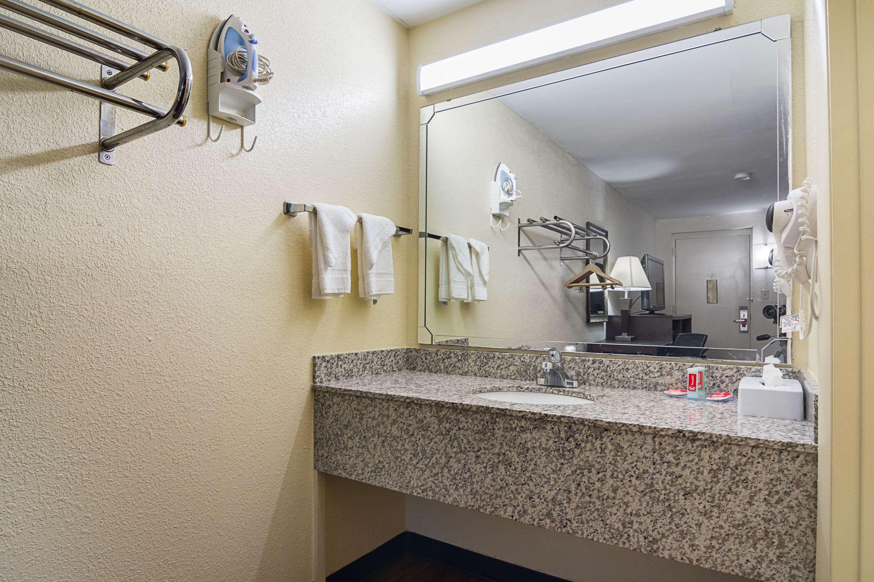 Econo Lodge Research Triangle Park Durham Zewnętrze zdjęcie