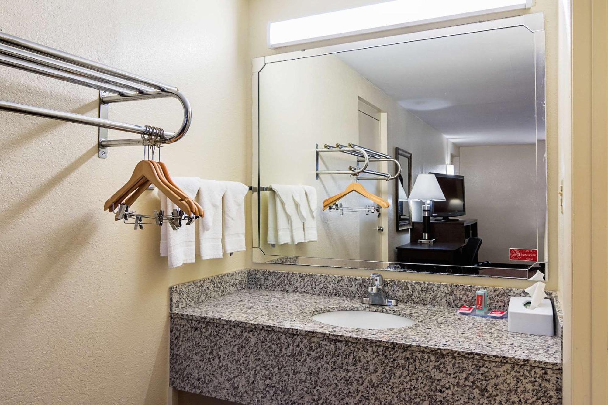 Econo Lodge Research Triangle Park Durham Zewnętrze zdjęcie